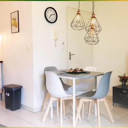 Le - Parking - Vue Piscine - By 公寓 蒙托邦