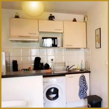 Le - Parking - Vue Piscine - By *